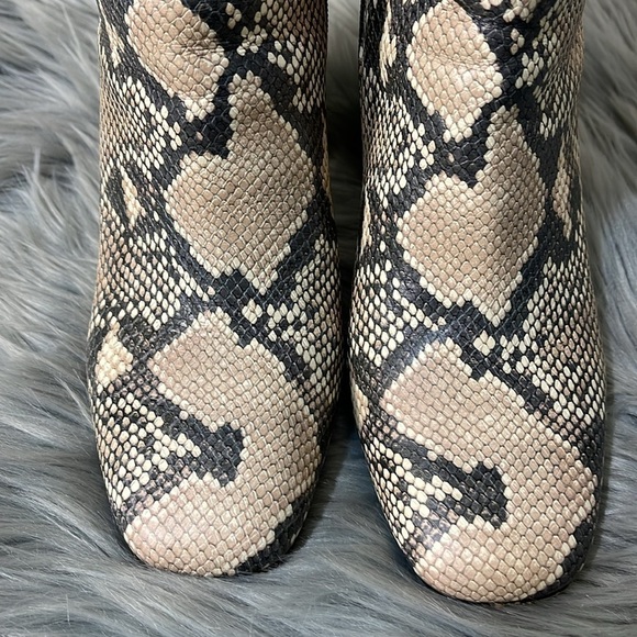 Sz. 8.5 Vince Camuto Dannia Leather Snakeskin Print Boots in Natural - Picture 11 of 16